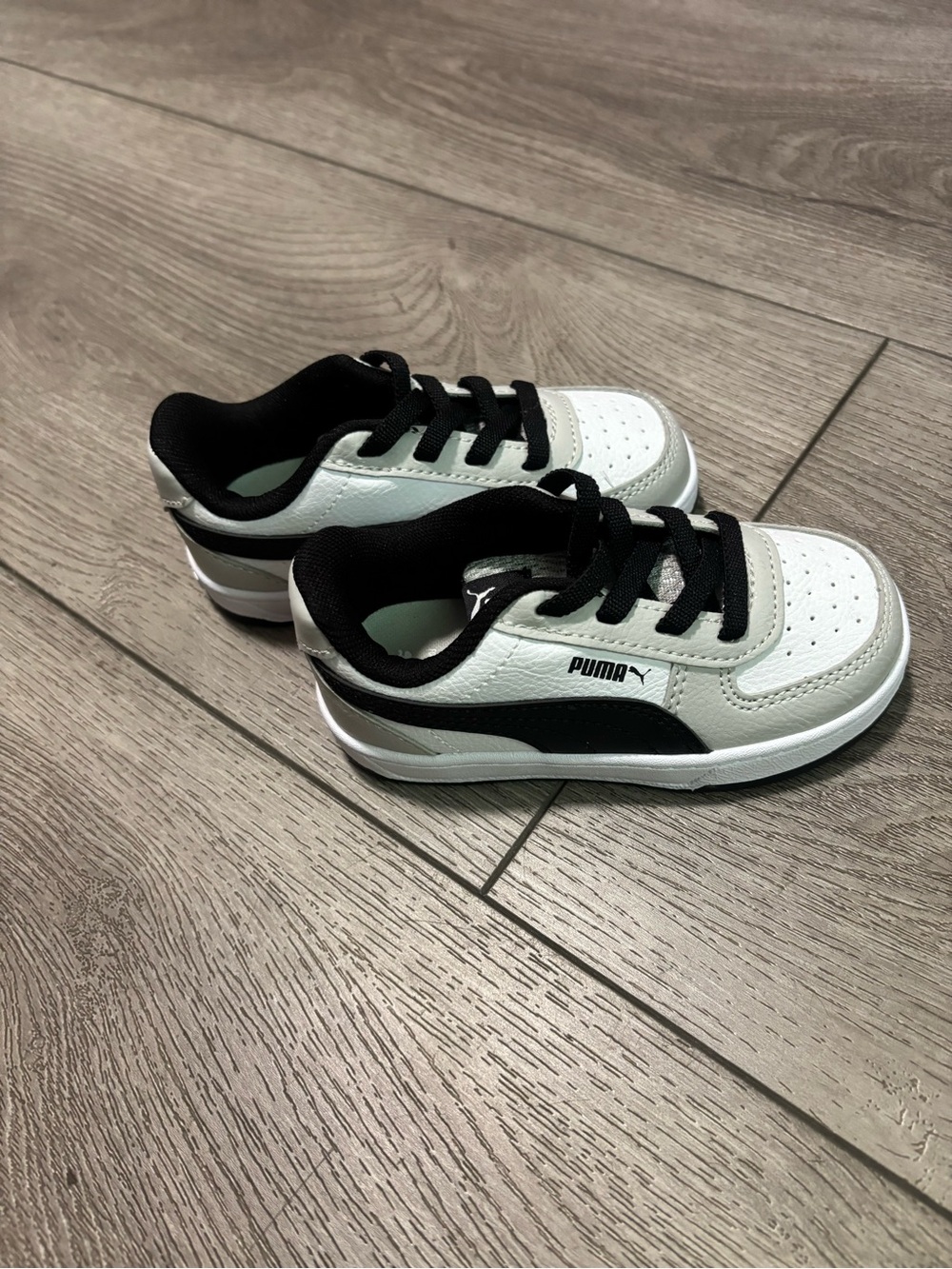 Puma Kids White and Black Low-Top Sneakers